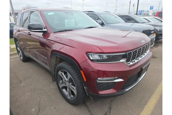$32999 : 2023 Grand Cherokee Limited image 1