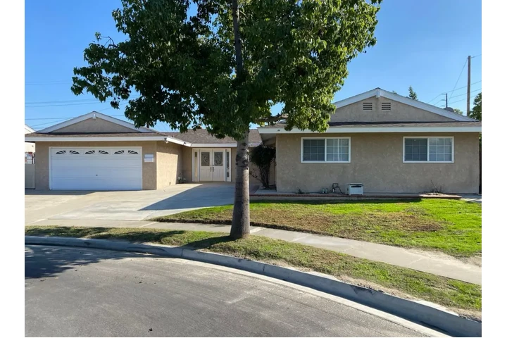 $2450 : 3 Bed 2Bath Home in Montebello image 1