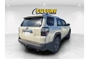 $35997 : Toyota 4Runner 2018 4x4 SR5 thumbnail