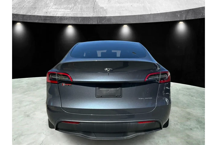 $31705 : Tesla Model Y 2023 AWD Long image 4
