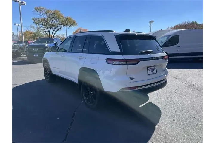 $28355 : Jeep Grand Cherokee 2023 4x4 image 4