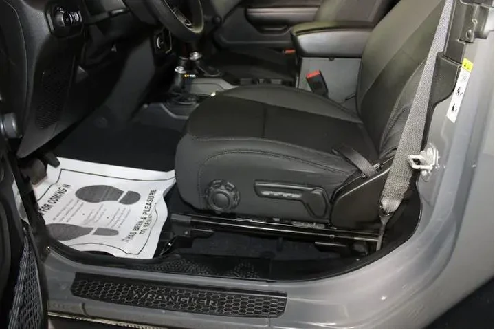 $21500 : Jeep Wrangler 2019 4x4 Sport image 10