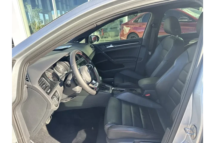 Volkswagen Golf GTI 2017 SE image 10
