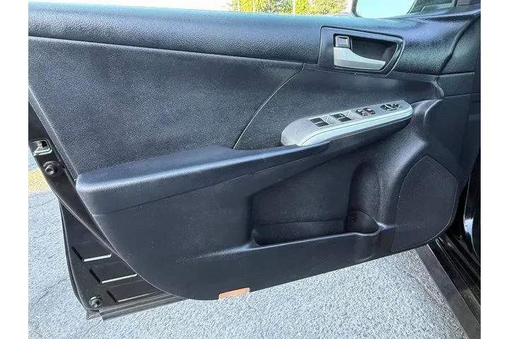 $10592 : Toyota Camry 2012 SE 4dr Sed image 9