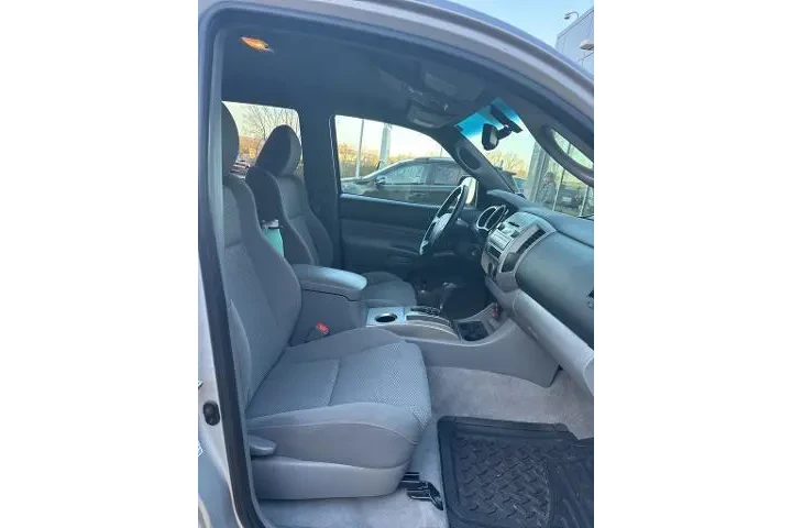 $17990 : Toyota Tacoma 2010 4x4 V6 4d image 10