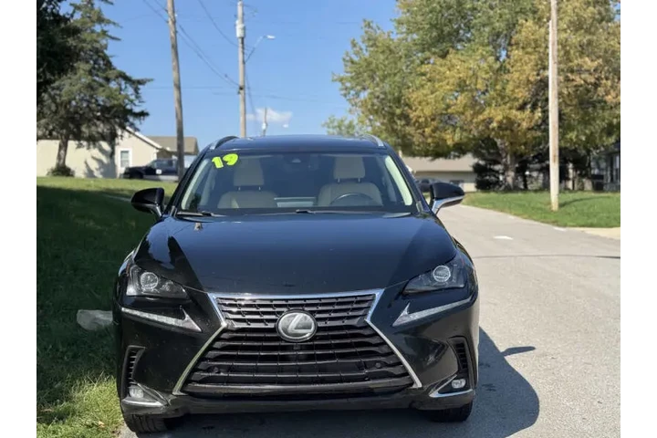 $13999 : 2019 NX 300 image 3