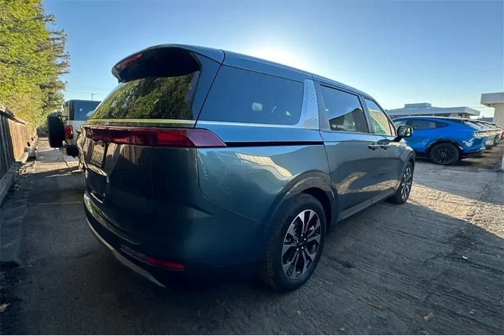 $39551 : Kia Carnival 2024 EX 4dr Min image 3