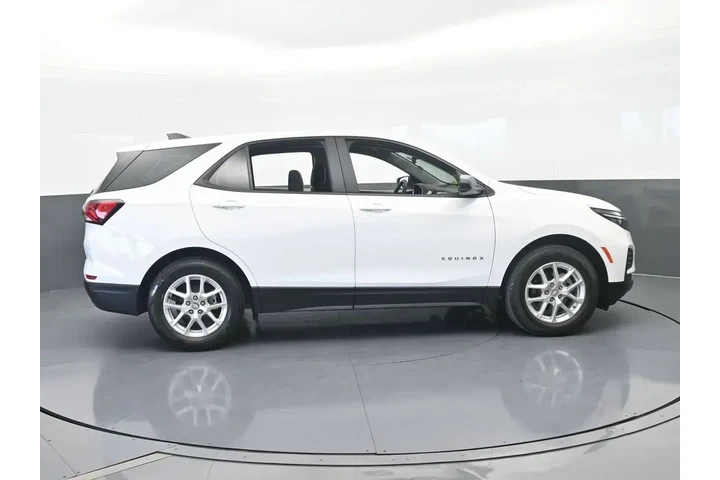 $17424 : Chevrolet Equinox 2023 LS 4d image 7