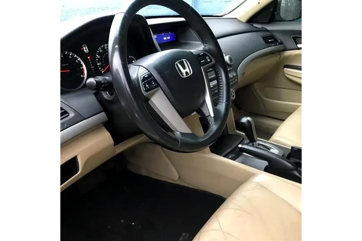 $9300 : 2012 Accord image 7