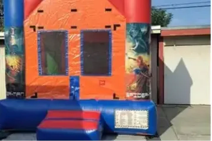 RENTA DE MESAS Y SILLAS image 4