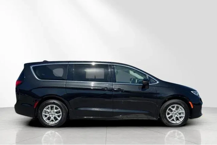 $22215 : Chrysler Pacifica 2023 Touri image 3
