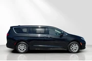 $22215 : Chrysler Pacifica 2023 Touri thumbnail