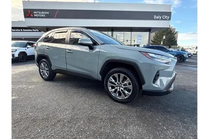 $31890 : Toyota RAV4 2023 AWD XLE Pre image 1