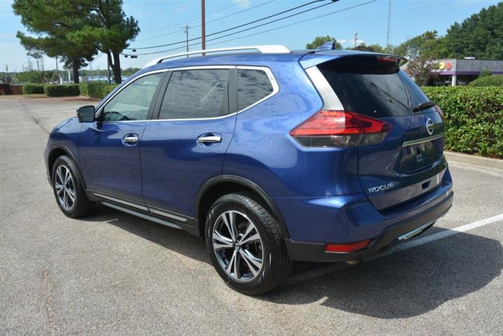 2017 Rogue SL image 10