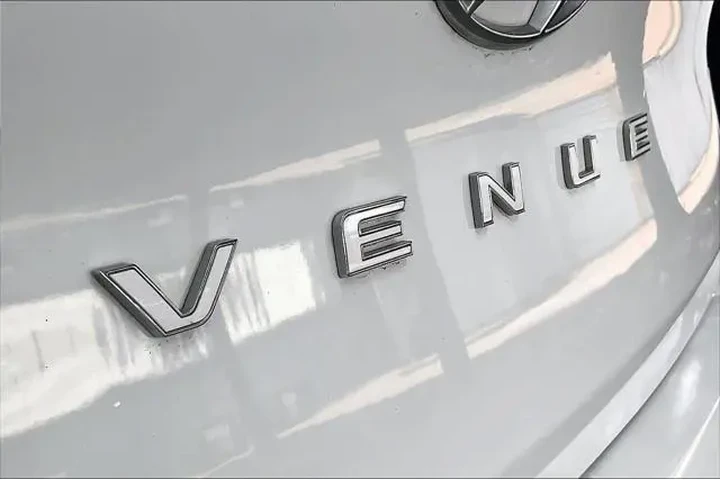 $16212 : Hyundai VENUE 2021 SEL 4dr C image 10