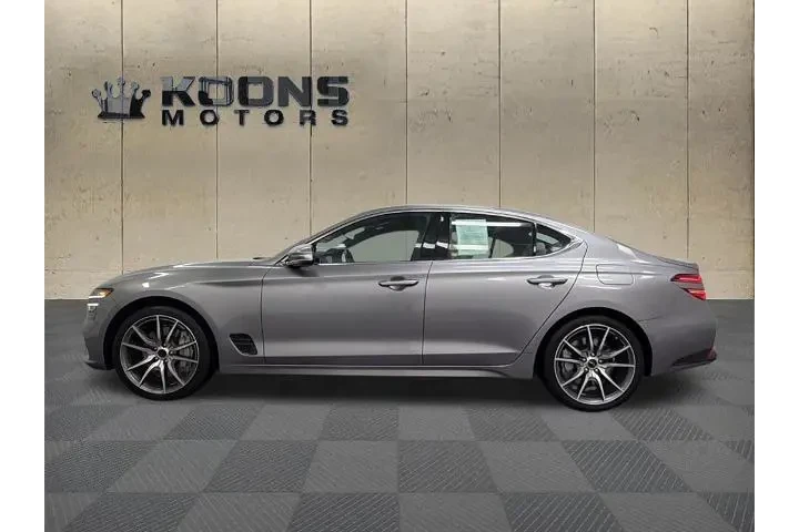$27500 : Genesis G70 2024 2.5T Standa image 4