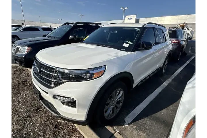 $35297 : Ford Explorer 2023 AWD XLT 4 image 4