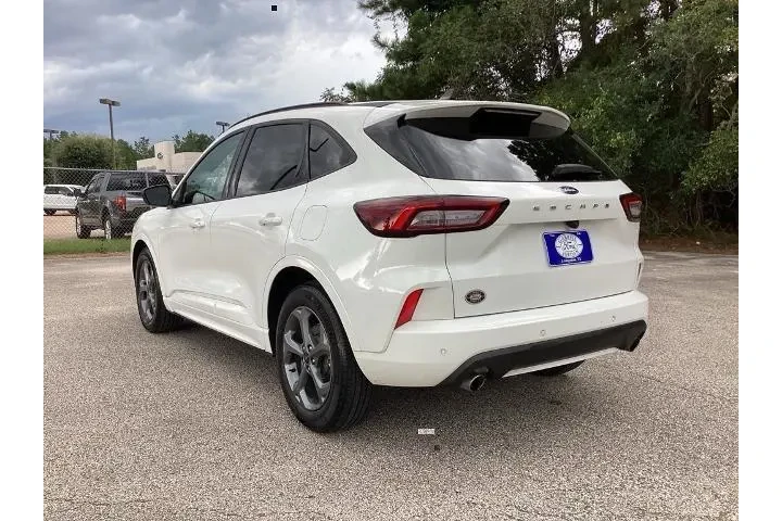 $18827 : Ford Escape 2023 ST-Line 4dr image 7