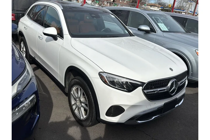 $27990 : Mercedes-Benz GLC 2023 AWD G image 1