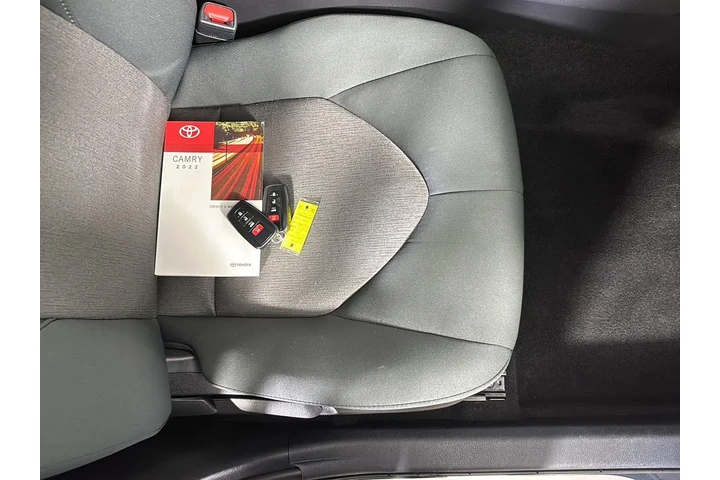 $27605 : 2022 Camry LE image 10