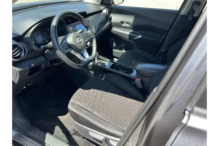 $10500 : 2023 Kicks SV image 9