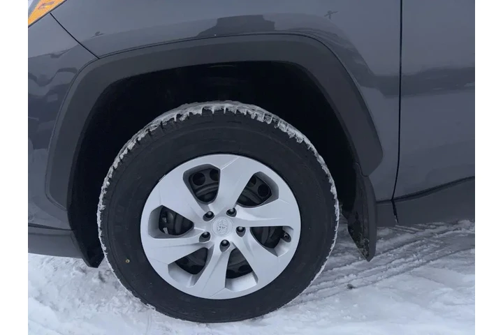 $29998 : 2023 RAV4 LE image 9