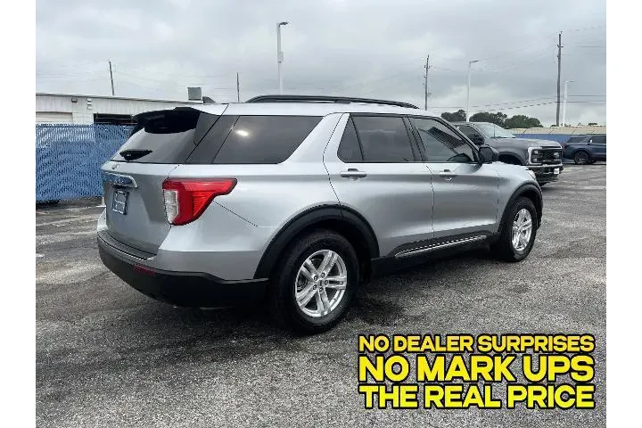$28981 : Ford Explorer 2023 XLT 4dr S image 2