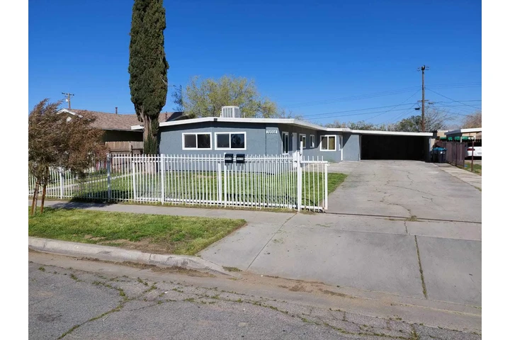 $2050 : ! BEAUTIFUL HOUSE LIKE NEW !! image 2