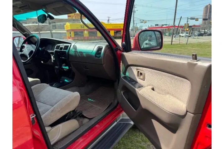 $7495 : 2000 4Runner SR5 image 10