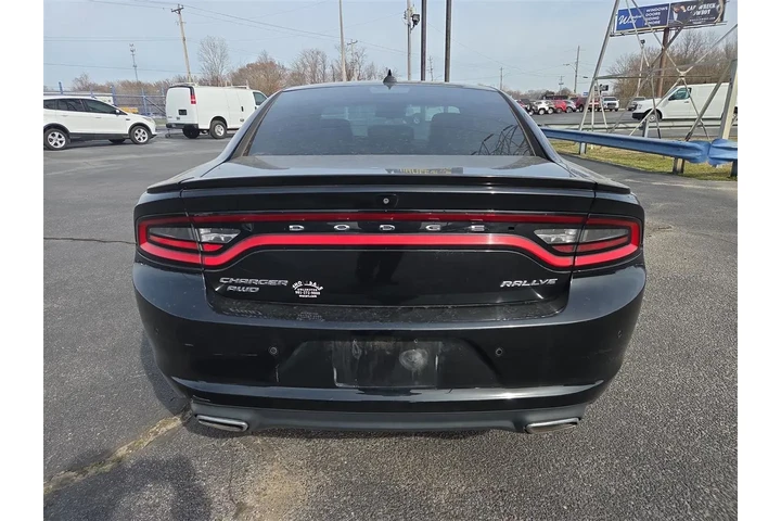 2017 Charger SXT AWD image 4