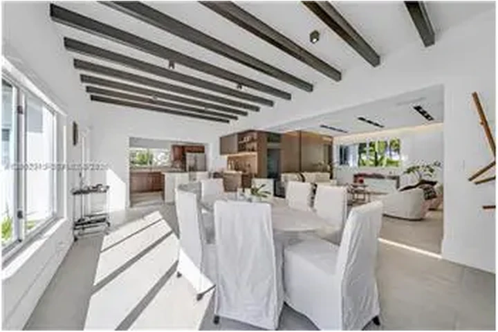 $10000 : Rental property with 3 bedro image 9