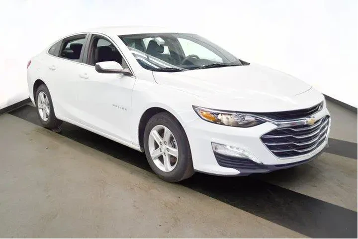 $17994 : Chevrolet Malibu 2024 LT 4dr image 2