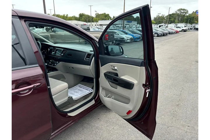 $15980 : 2020 Sedona LX FWD image 8