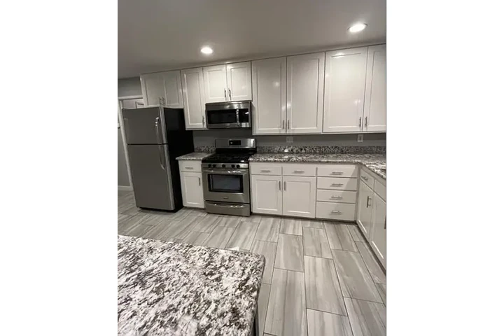 $1050 : Woodbridge Dr, Garden Grove CA image 3