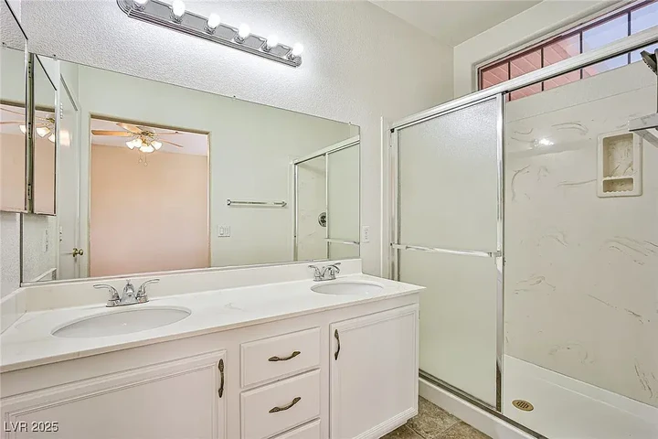 $1500 : 3 Bedroom House in Las Vegas image 10