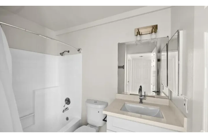 $1400 : 1 Bedroom Apt in South LA image 2