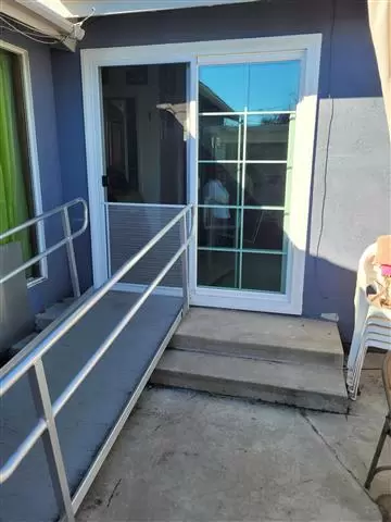 Ventanas y puertas image 8