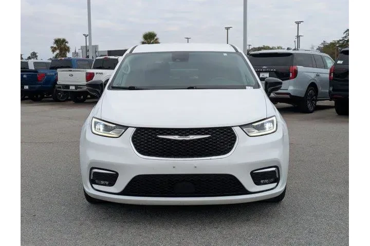 $27995 : Chrysler Pacifica 2024 Touri image 2