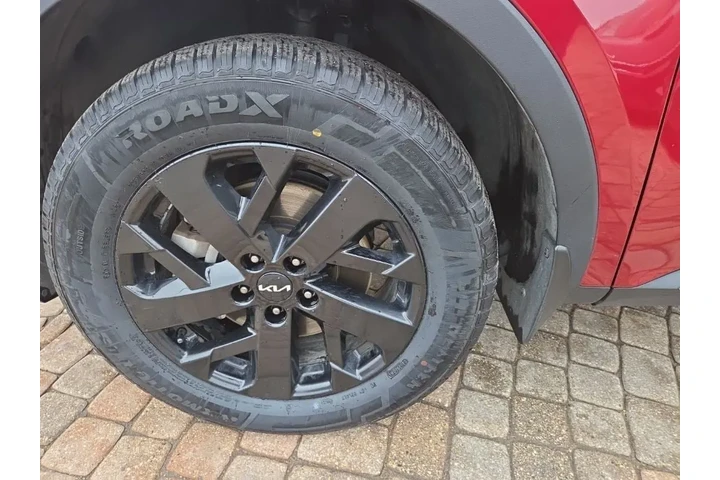 $18999 : 2022 Sorento S image 9