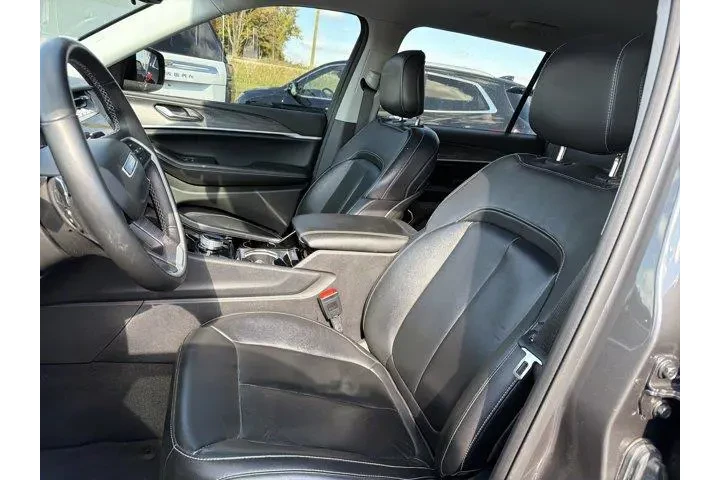 $31500 : Jeep Grand Cherokee L 2022 4 image 9