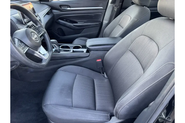 $16934 : Nissan Altima 2023 2.5 SV 4d image 10