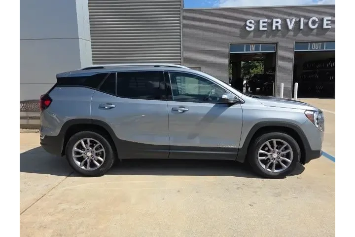 $19900 : GMC Terrain 2024 AWD SLT 4dr image 4