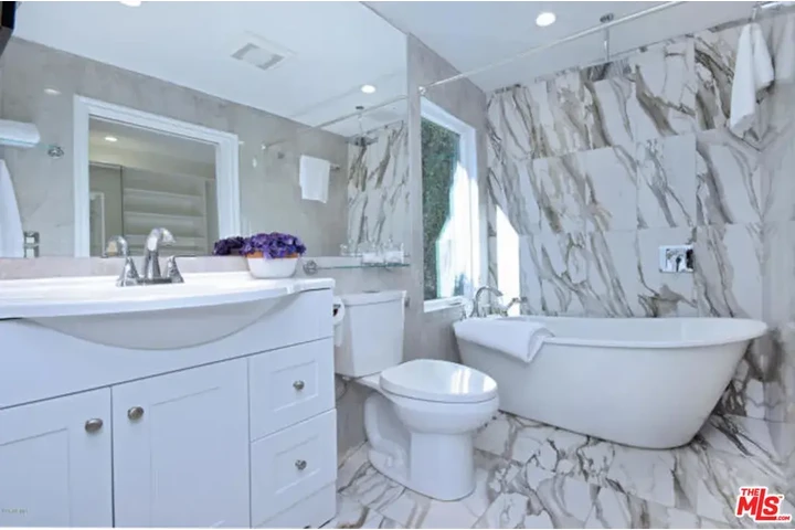 $2500 : Lovely 3 Bedroom with 2 Bath image 2