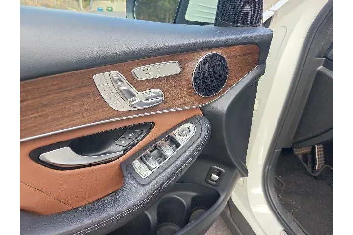 $20990 : Mercedes-Benz GLC 2020 GLC 3 image 9