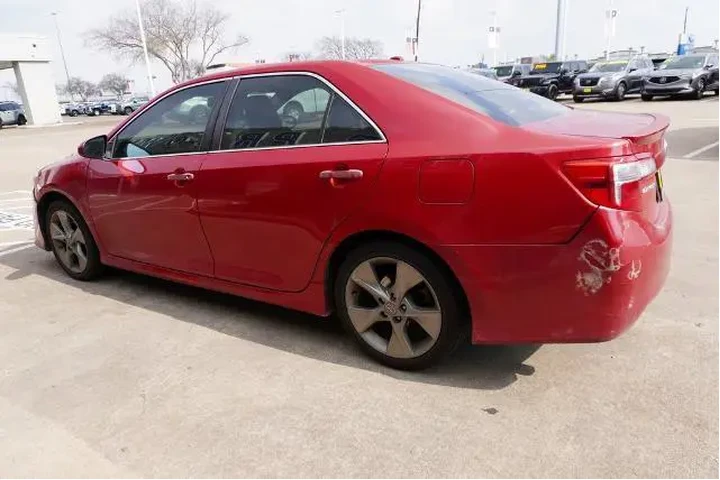 $10988 : Toyota Camry 2012 SE V6 4dr image 4