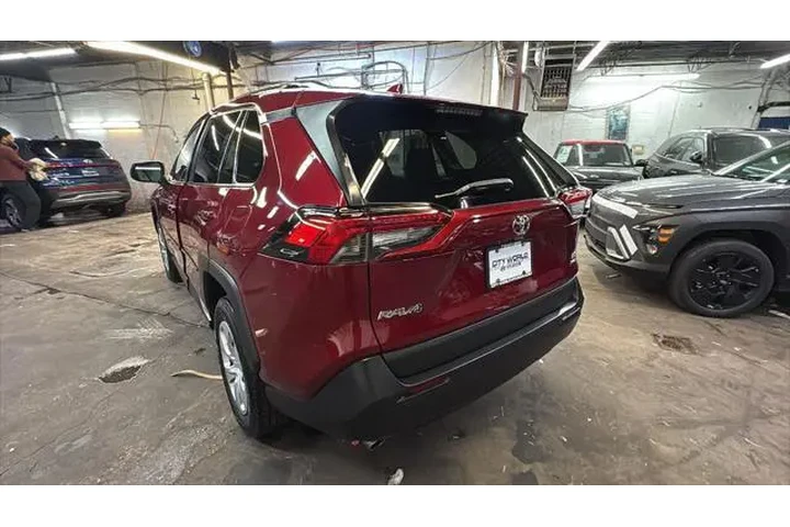 $17865 : Toyota RAV4 2021 AWD LE 4dr image 3