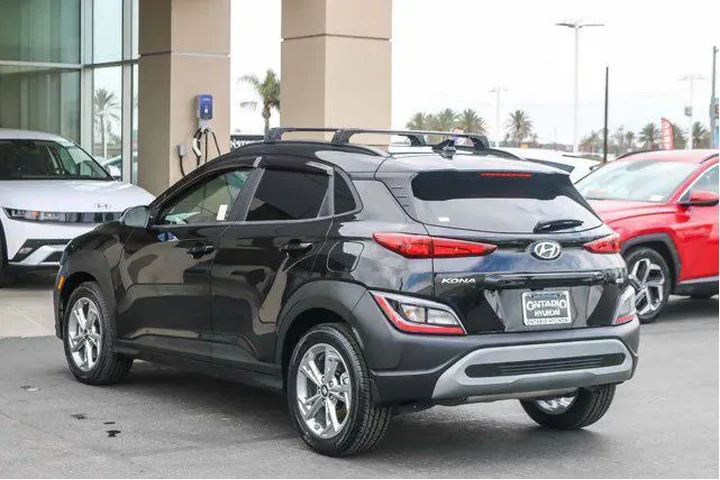 $17587 : Hyundai KONA 2022 AWD SEL 4d image 5