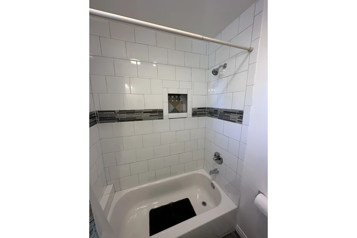 $1000 : Se renta Cuarto con baño image 2