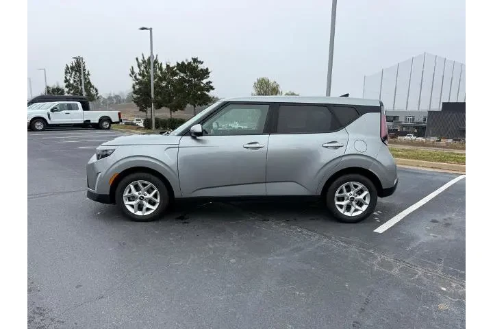 $15735 : Kia Soul 2024 S 4dr Crossove image 4