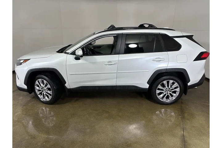 $38494 : Gold Certified 2025 RAV4 XLE image 6